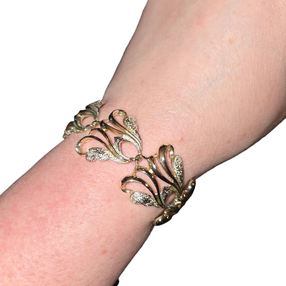 Sarah Coventry Frosted Feathers Bracelet Womens 7.25" Gold Silver Two Tone‎ VTG